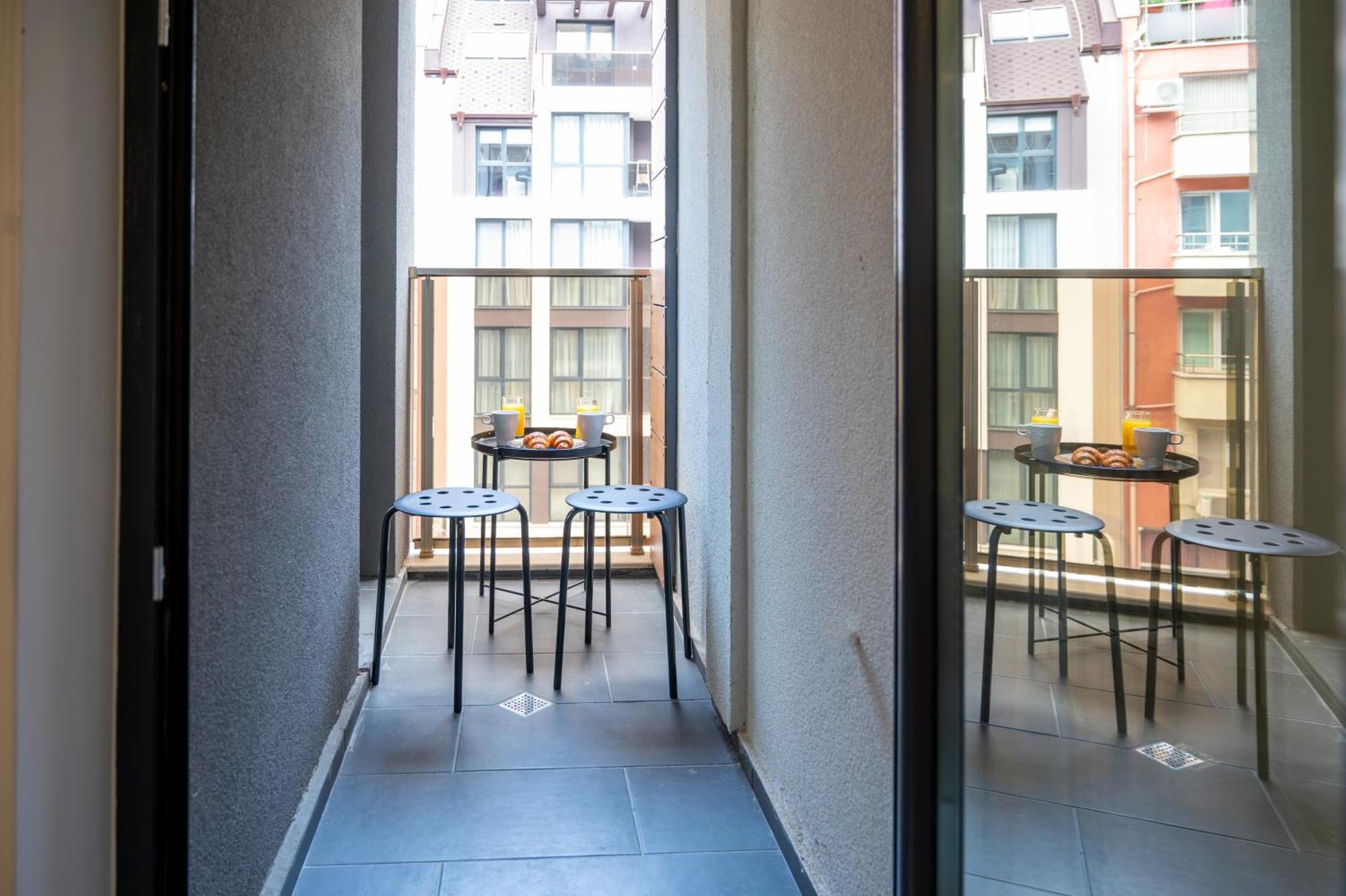 Bright Studio In The City Center Sofia Exterior photo